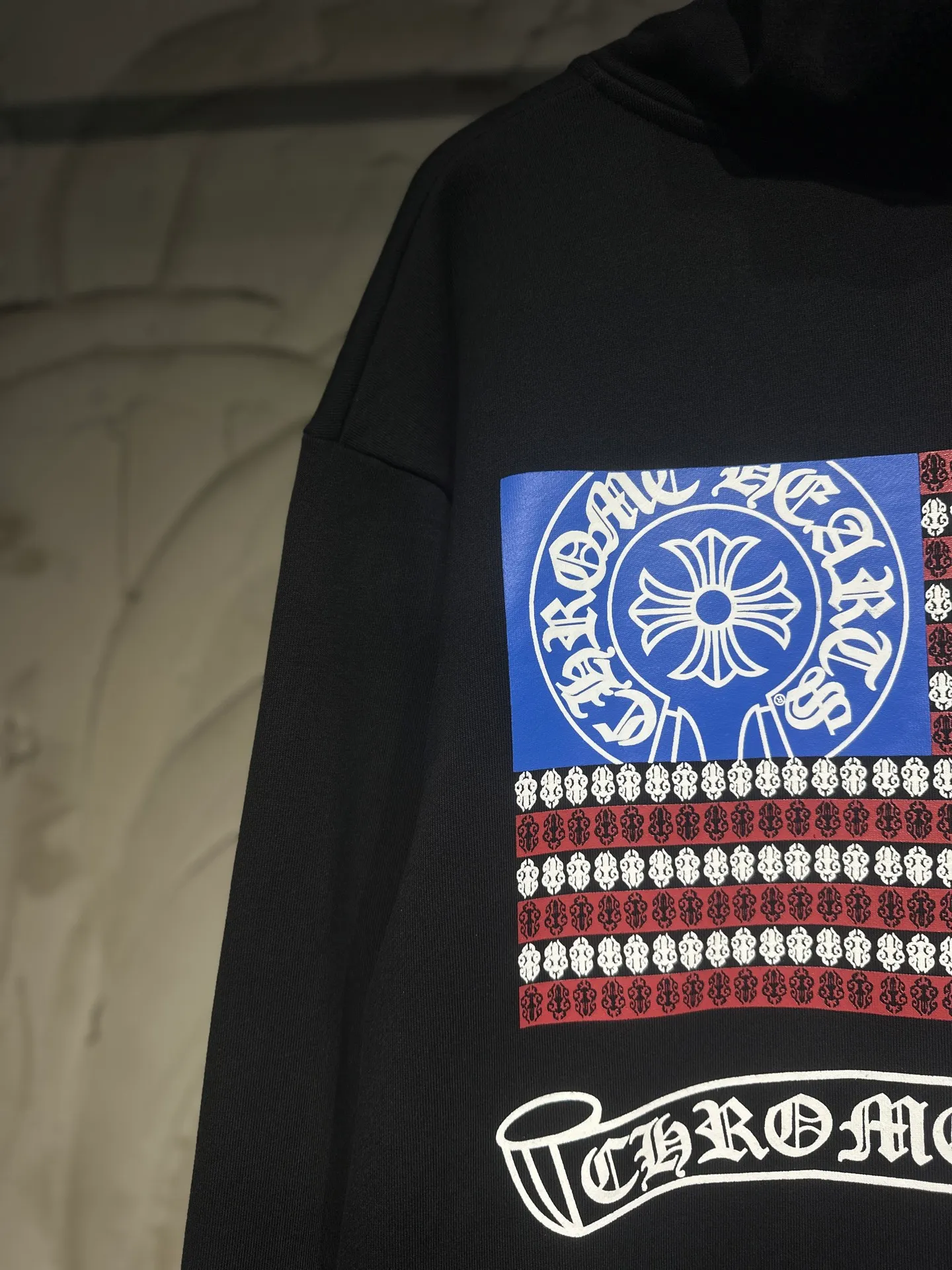 Q31—P230 -Chrome Hearts/Chrome Hearts printed zipper sweatshirt cardigan jacket -420 grams of high-density, high-quality wool, soft, delicate and skin-friendly, soft and silky to the touch, warm and skin-friendly -The hardware and zipper accessories are all customized with full details -Colour: black -Size: S M L XL